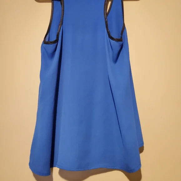 Blue Tank - Picture 2 of 3
